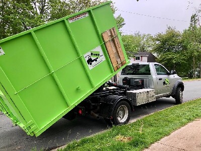 https://northeastohio.bintheredumpthatusa.com/thumb/400~/img/nongallery/scrubbed-bins/796_1.jpg~Bin%20There%20dump%20That%20truck%20Being%20Delivered